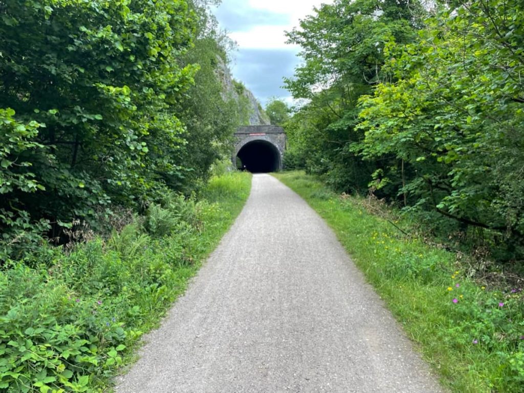 monsal trail path and tunnel